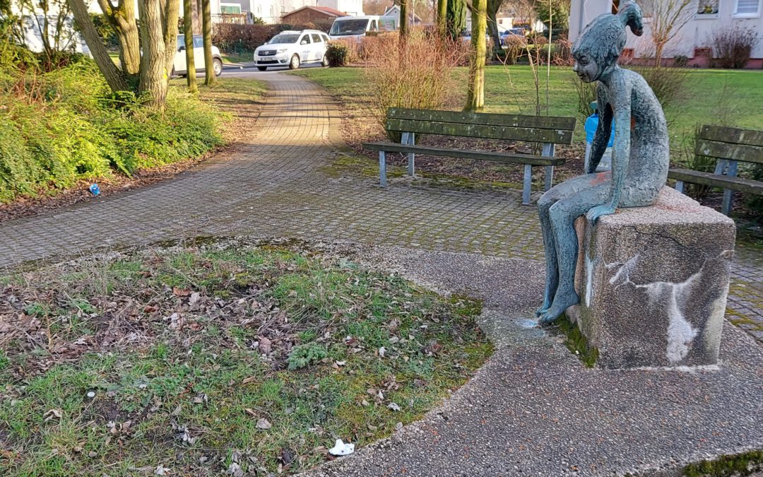 Kunst am Hügel: „Das sitzende Mädchen von der Vehrenbergstraße“